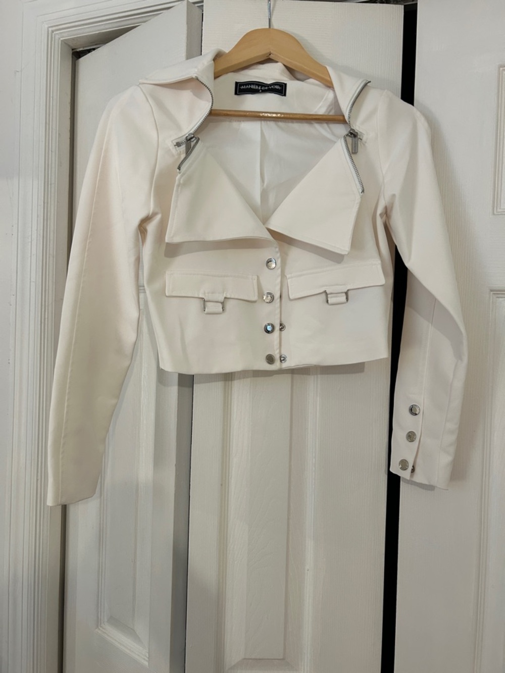 MANIERE DE VOIR Cream (nearly white) Cropped Blazer with Zip Details sz 4